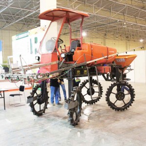 Self-propelled amphibious farm sprayer